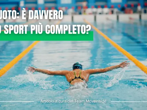 Atleta in piscina che nuota a farfalla, dimostrando perché il nuoto è uno sport completo.