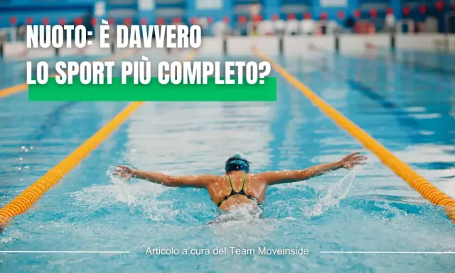 Atleta in piscina che nuota a farfalla, dimostrando perché il nuoto è uno sport completo.
